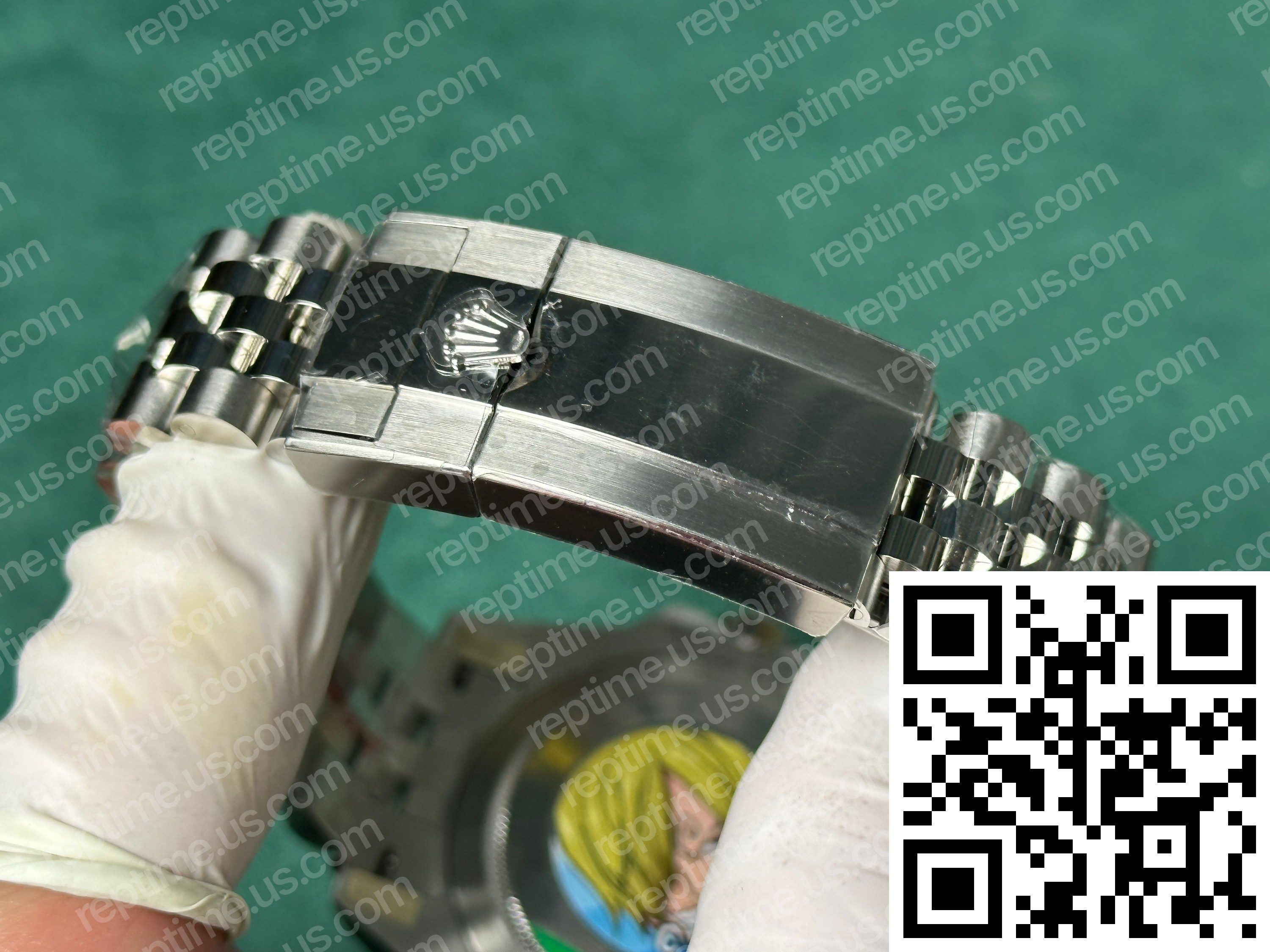 Rolex GMT Master II Pepsi Cerachrom Feature 2024 - Image 7